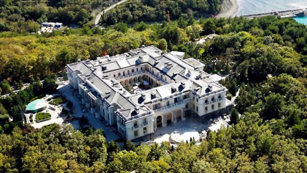 Kremlin refused to name the owner of the palace in Gelendzhik