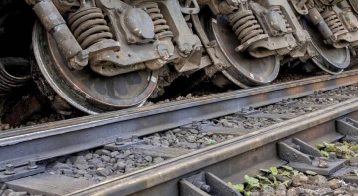 The train derailed at Otar station